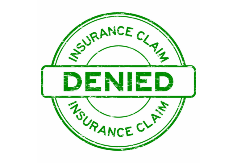 Sello de caucho redondo verde grunge de denegación de reclamación de seguro