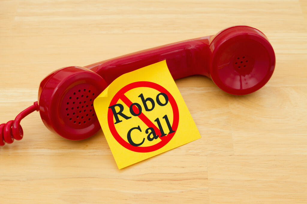 Teléfono rojo sin señal de llamada robotizada