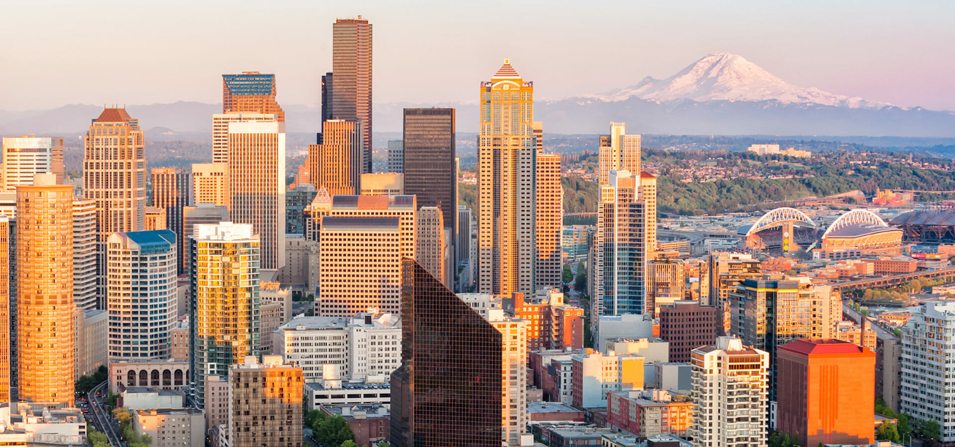 seattle with mount ranier